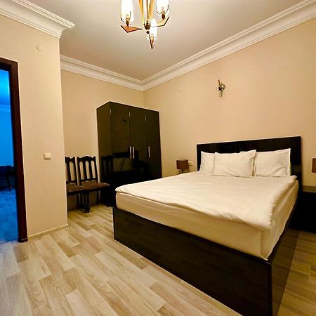 Hotel Tsereteli Batumi Esterno foto