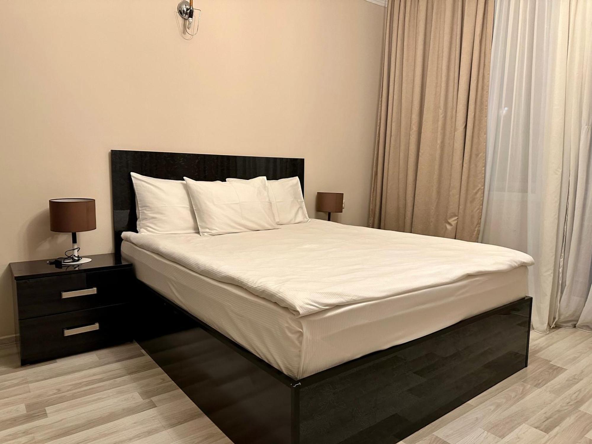 Hotel Tsereteli Batumi Esterno foto