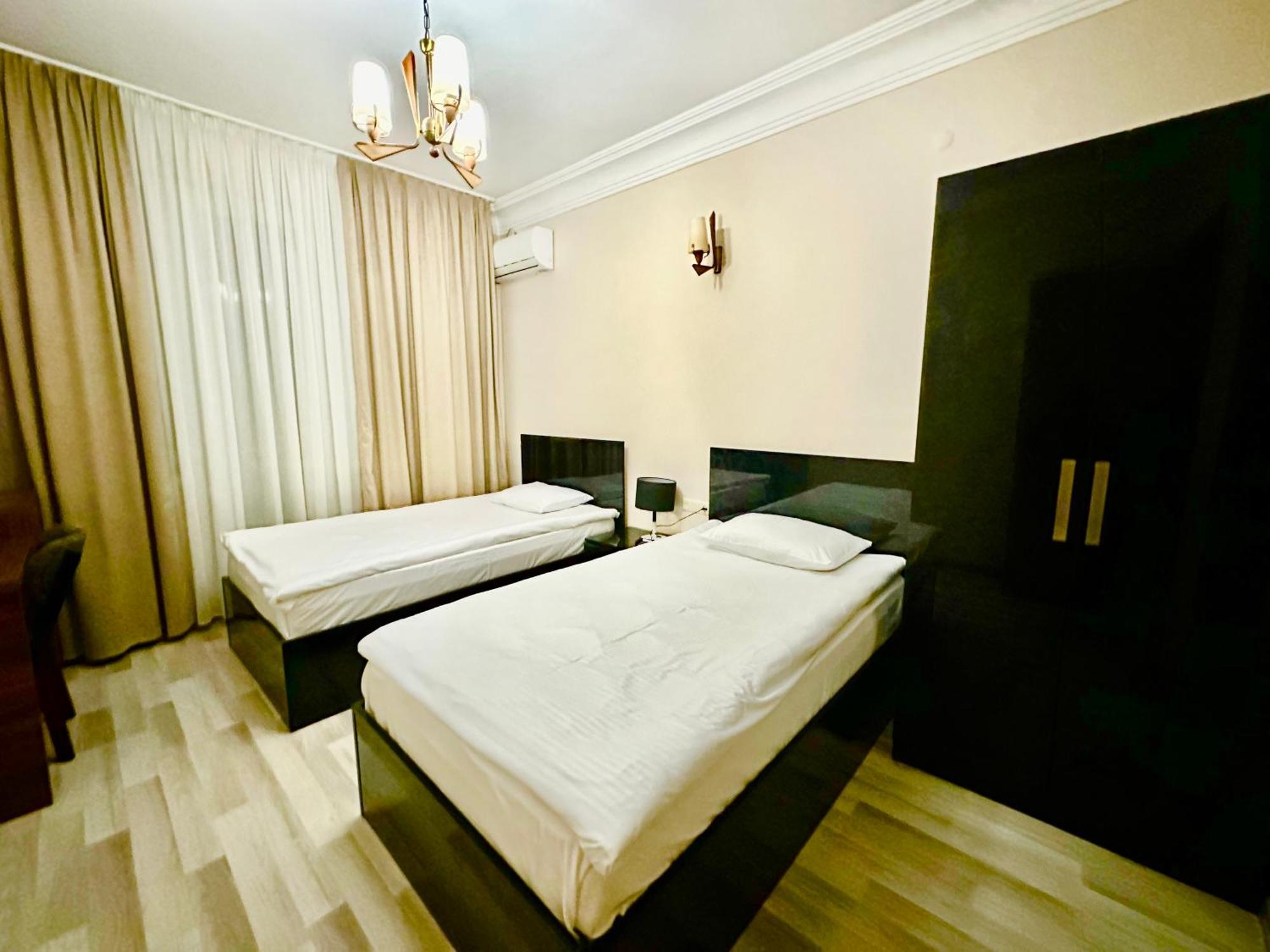 Hotel Tsereteli Batumi Esterno foto