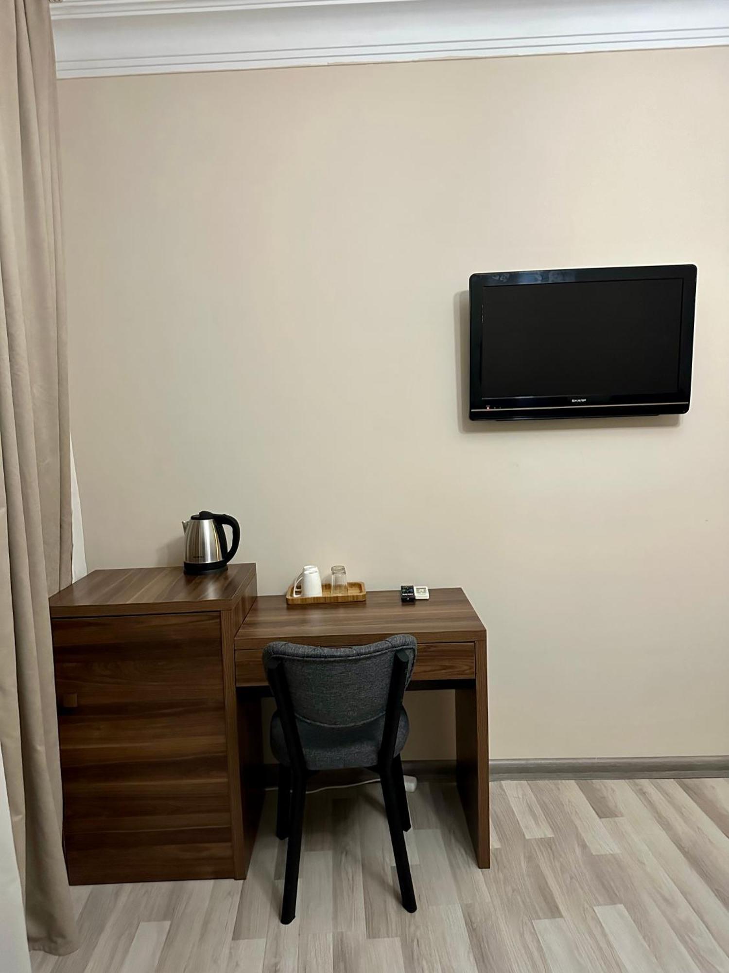 Hotel Tsereteli Batumi Esterno foto