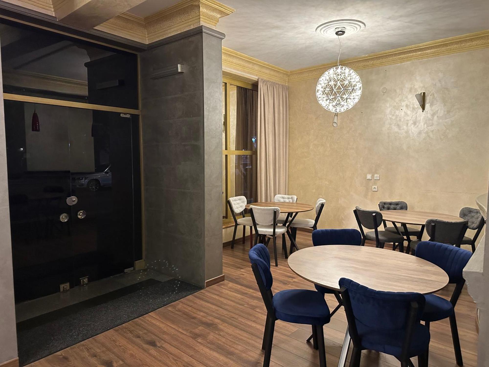 Hotel Tsereteli Batumi Esterno foto