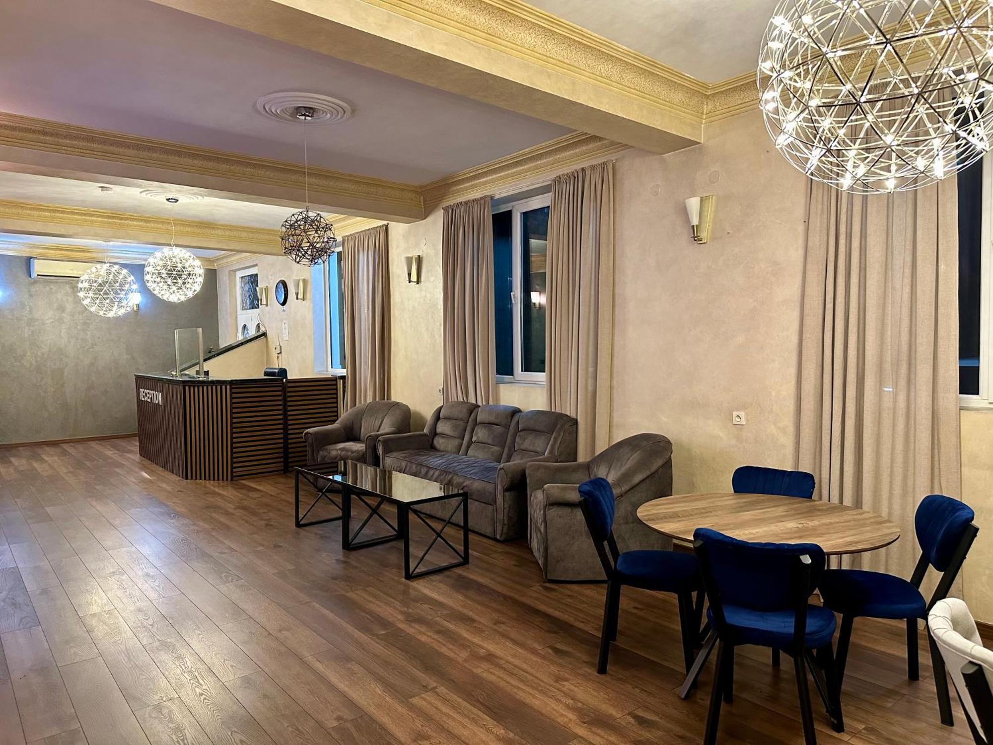 Hotel Tsereteli Batumi Esterno foto