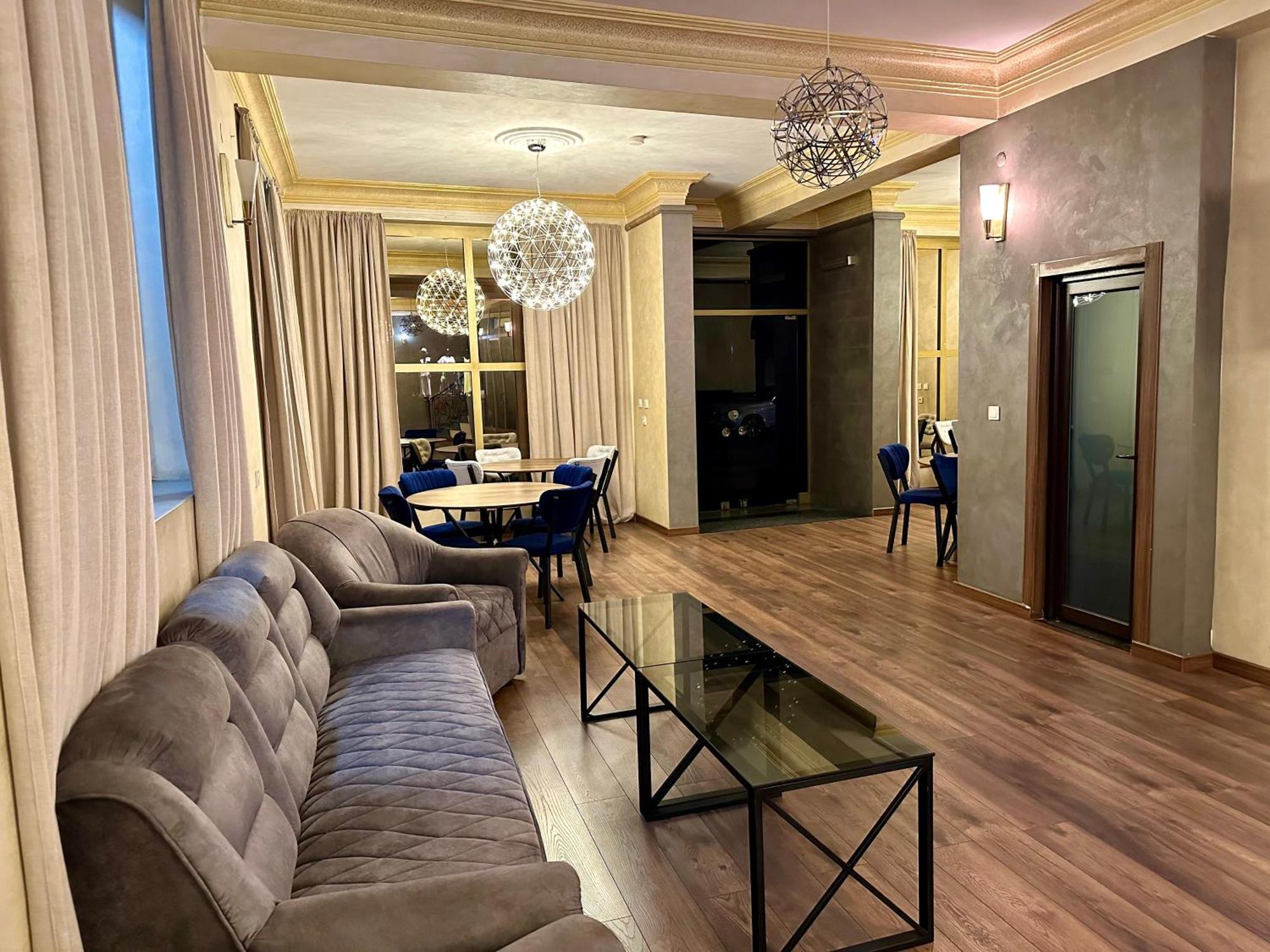 Hotel Tsereteli Batumi Esterno foto