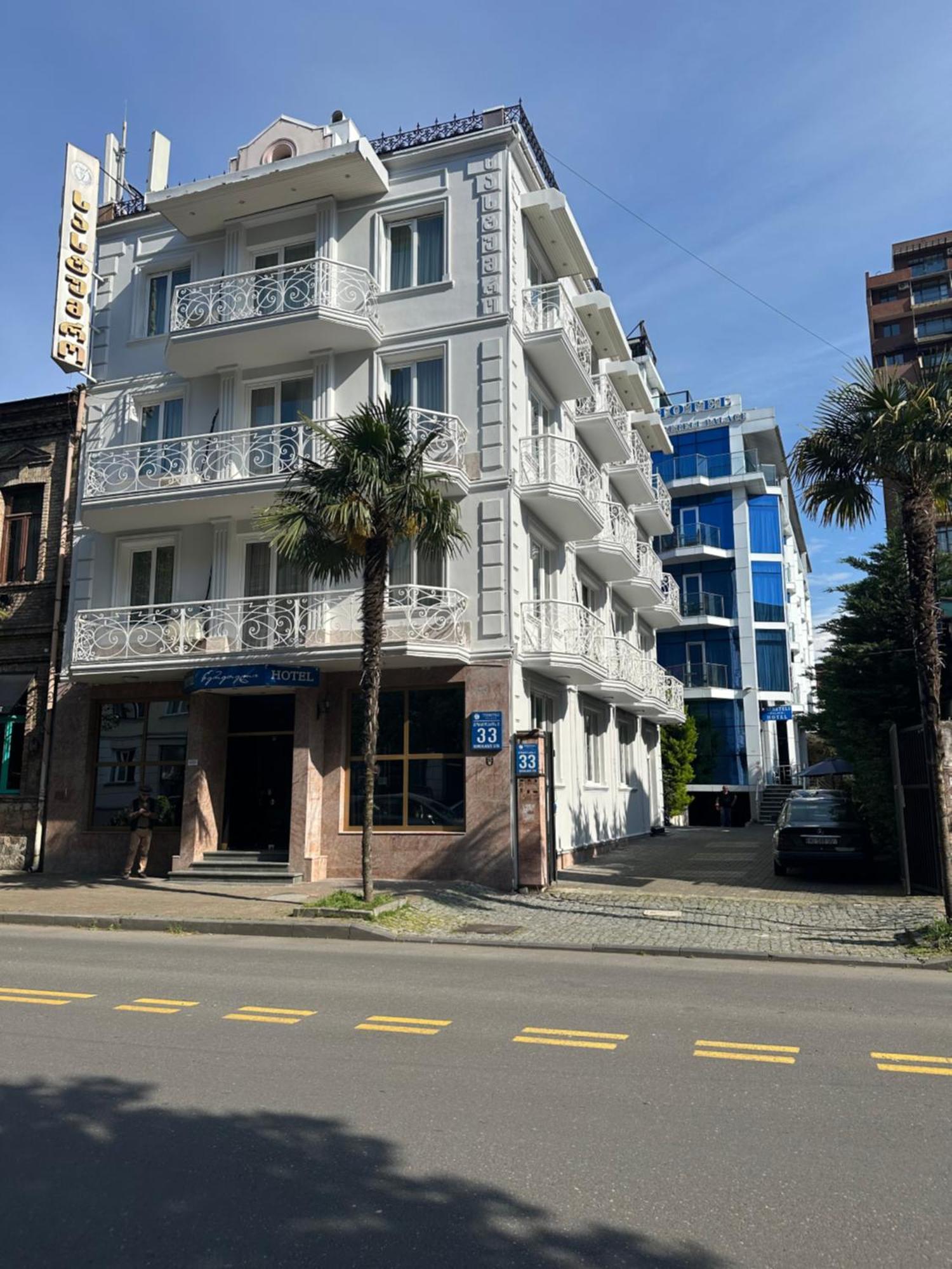 Hotel Tsereteli Batumi Esterno foto